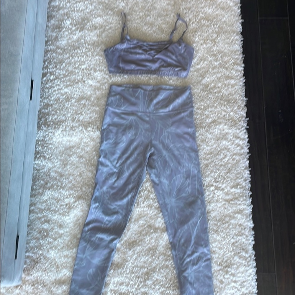 Gray printed Fabletics workout set legging and bra